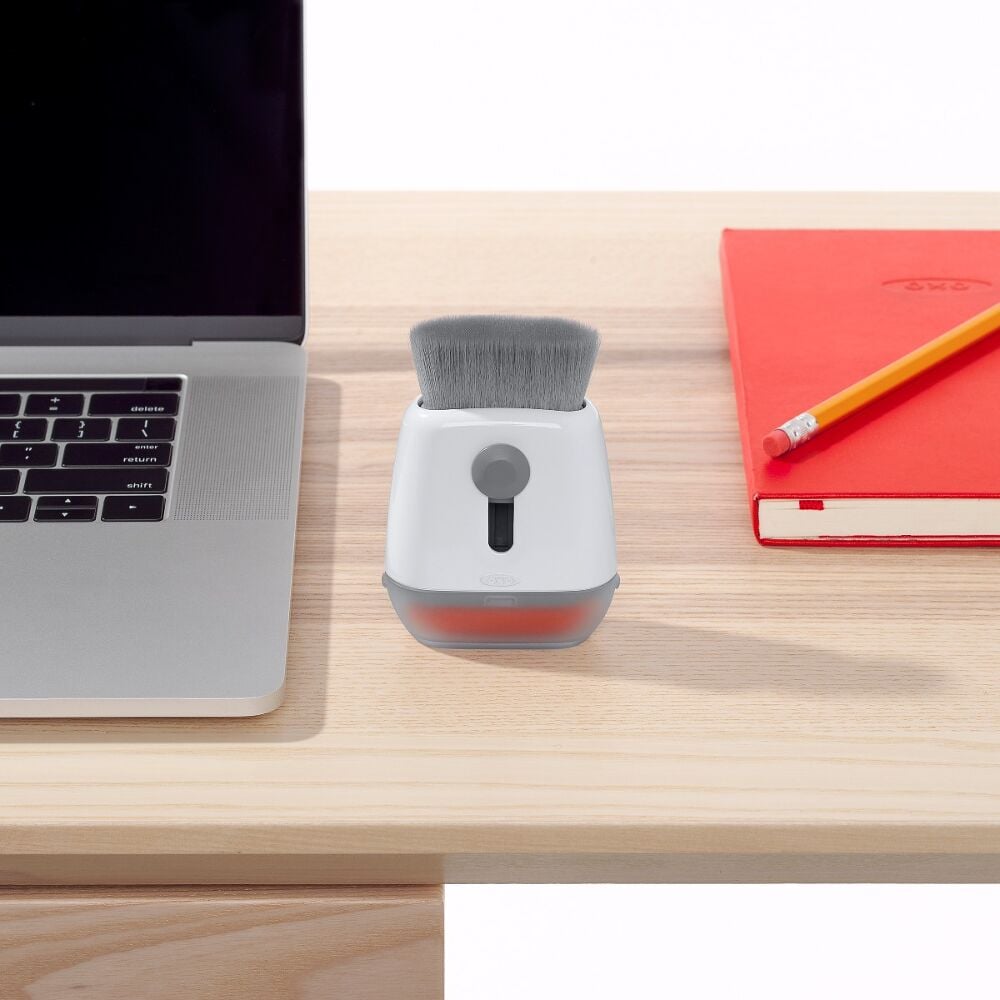 Sweep & Swipe Laptop Cleaner I9