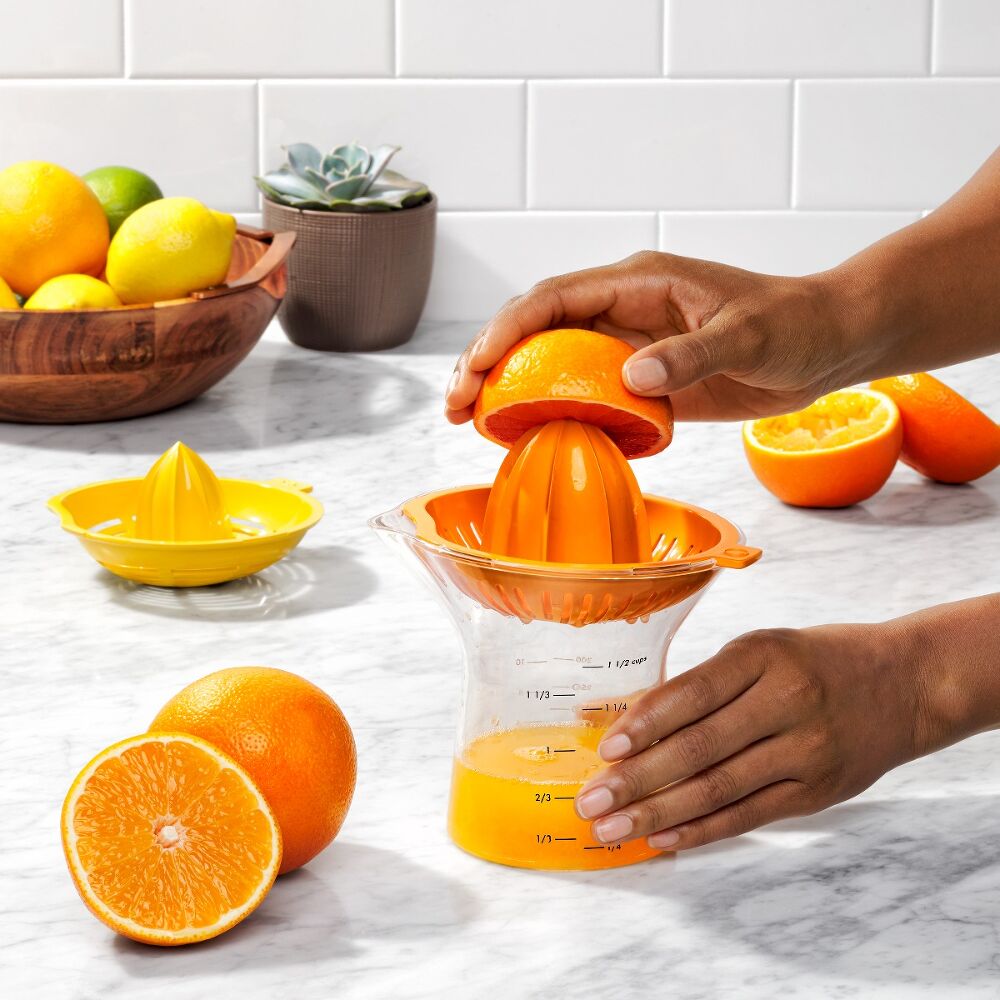 2-in-1 Citrus Juicer Y0