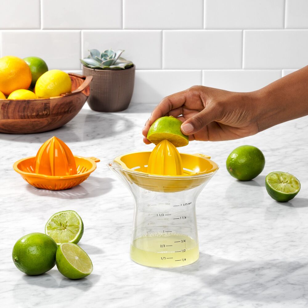 2-in-1 Citrus Juicer Y0