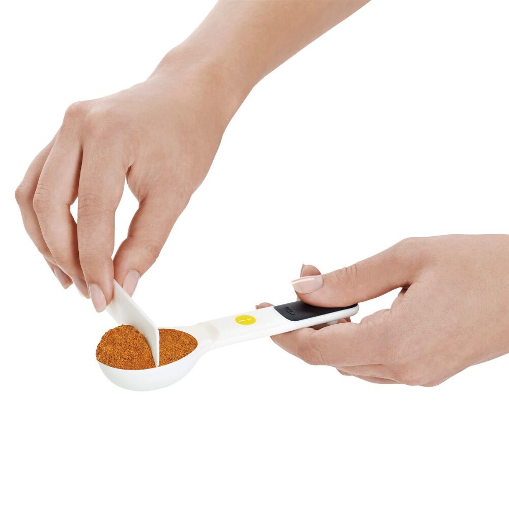 7 Piece Plastic Measuring Spoons - White W8