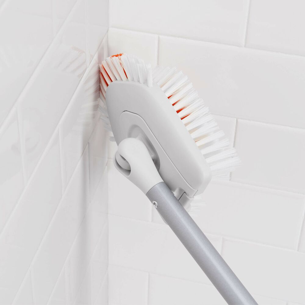 Extendable Tub & Tile Brush K4