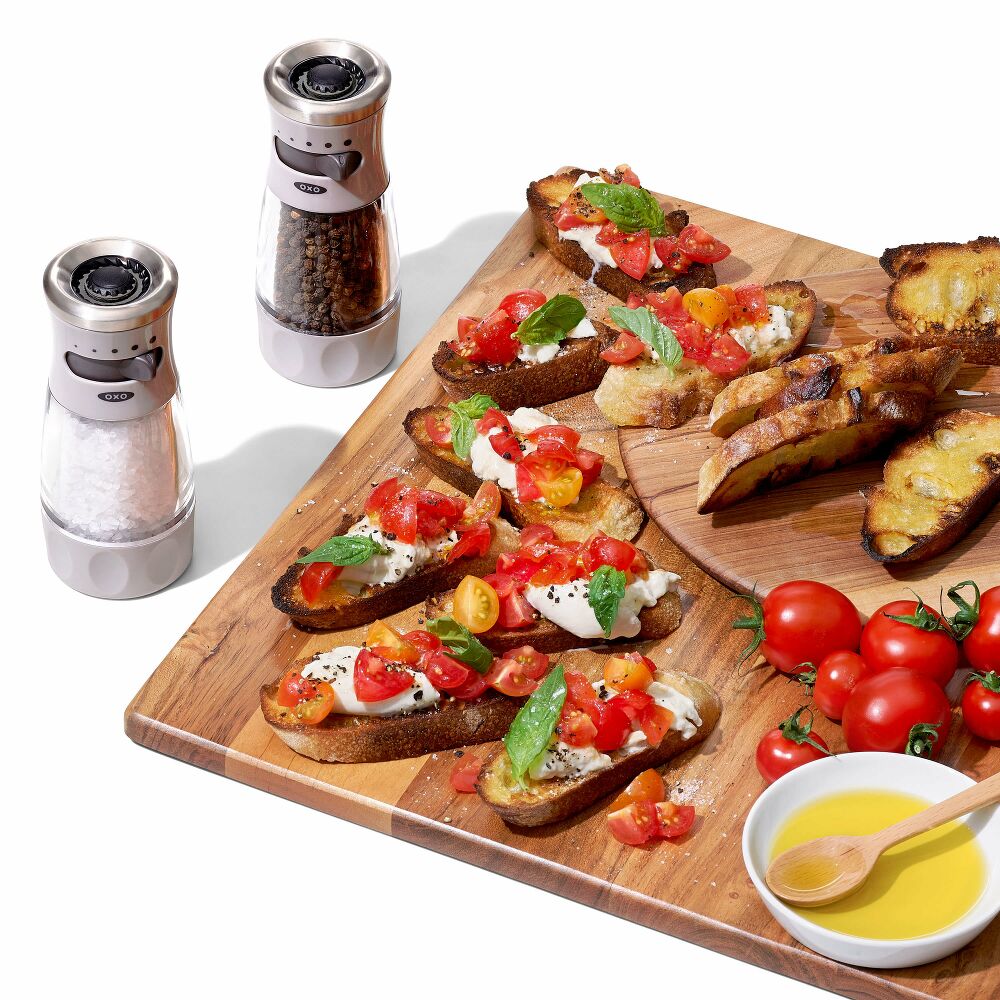 Contoured Mess-Free Salt Grinder C6