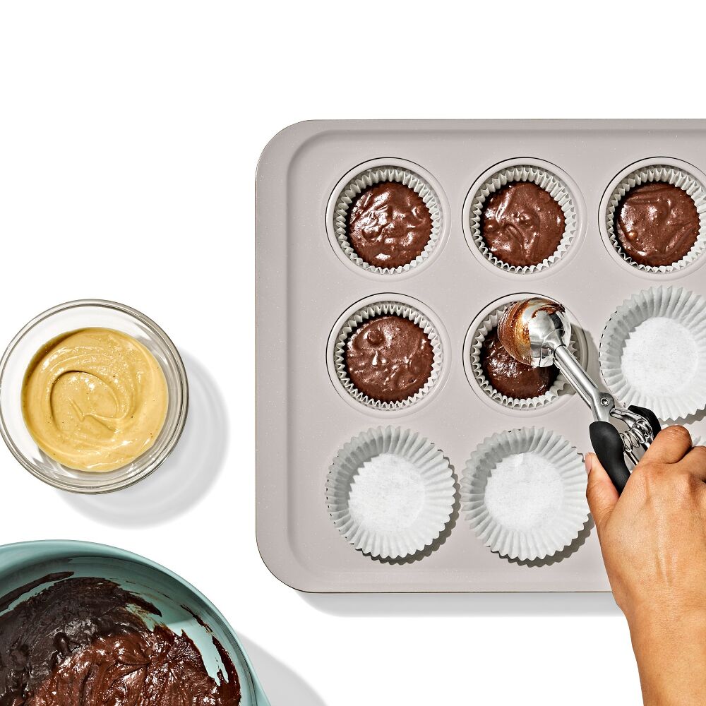 Non-Stick Pro Ceramic Coated Metal Bakeware 12 Cup Muffin Pan