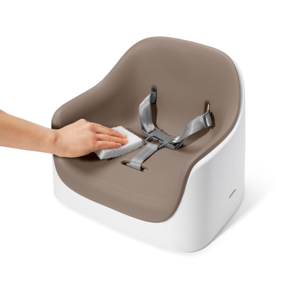 Nest Booster Seat with Removable Cushion Q2